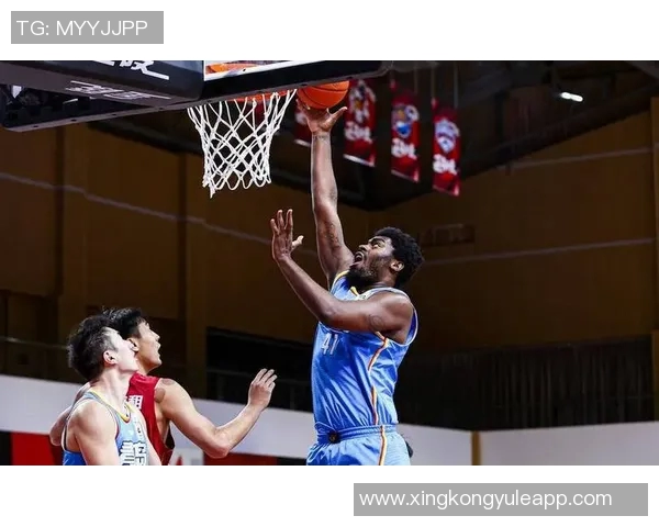 米奇约翰逊盛赞大卫琼斯加西亚适应球队表现出色无所畏惧